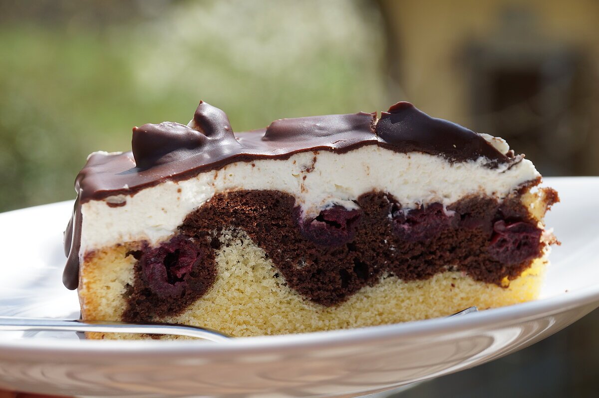 Das Café am Schulerloch ist berühmt für seine Donauwelle.